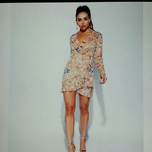 NWT Floral long sleeve dress Sz 6 US